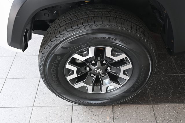 Certified 2017 Toyota Tacoma TRD Off-Road image 17