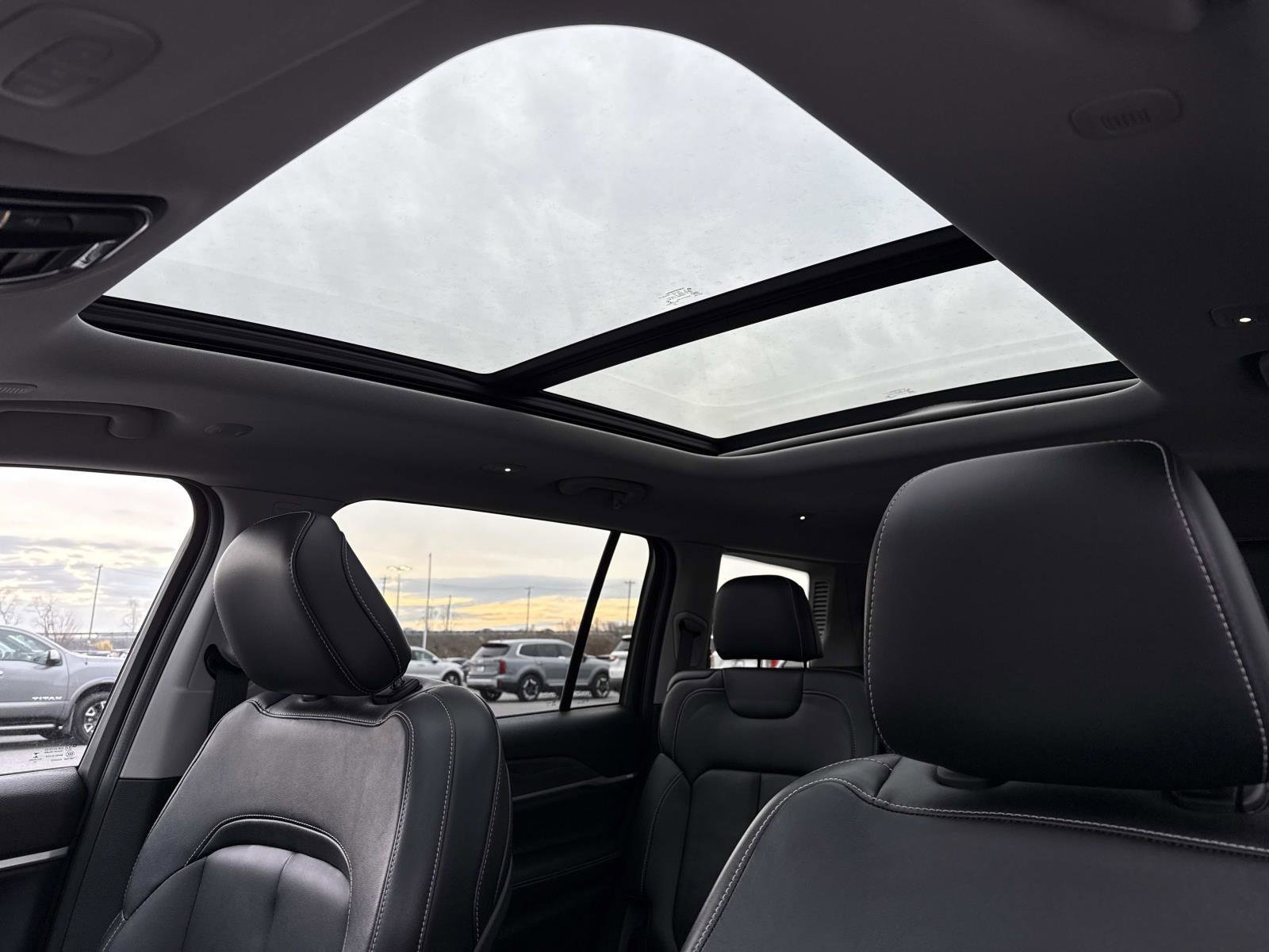 Used 2022 Jeep Grand Cherokee L Limited image 3