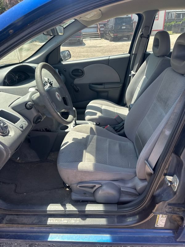 Used 2005 Saturn ION Level 2 FWD image 2