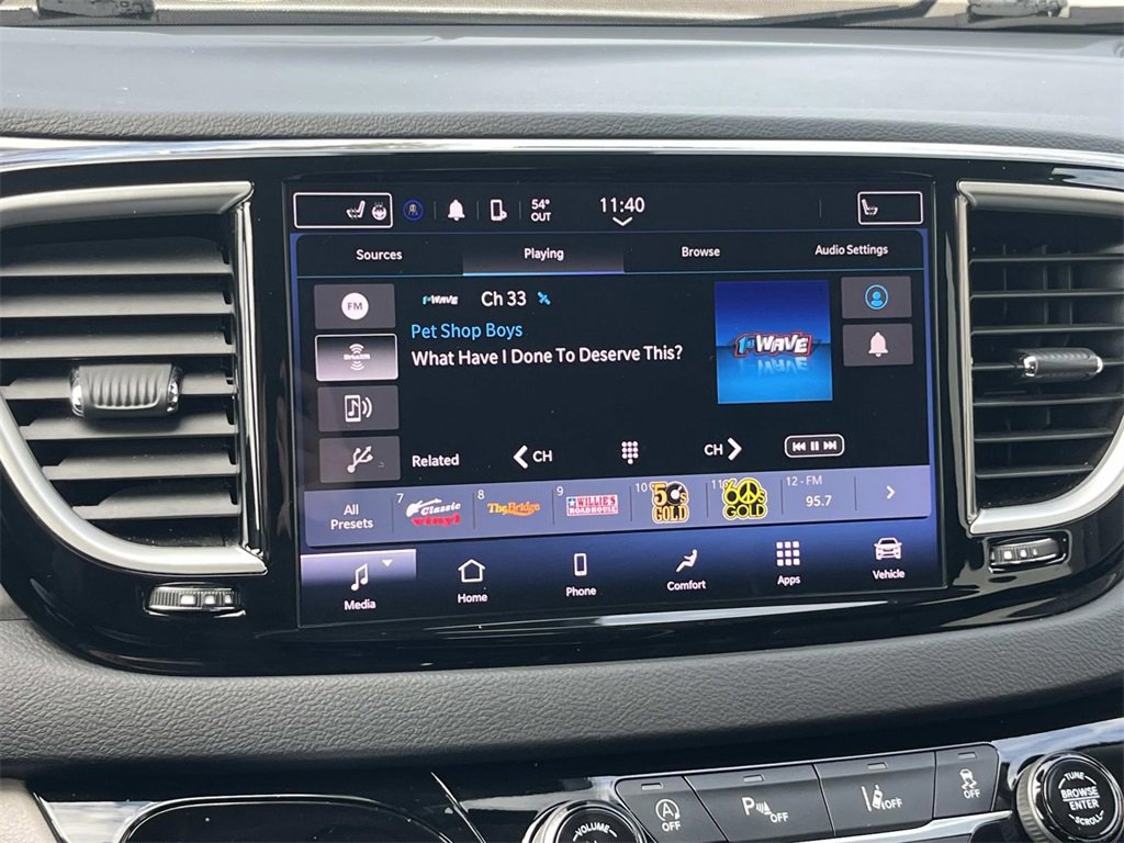 Used 2024 Chrysler Pacifica Touring-L image 13