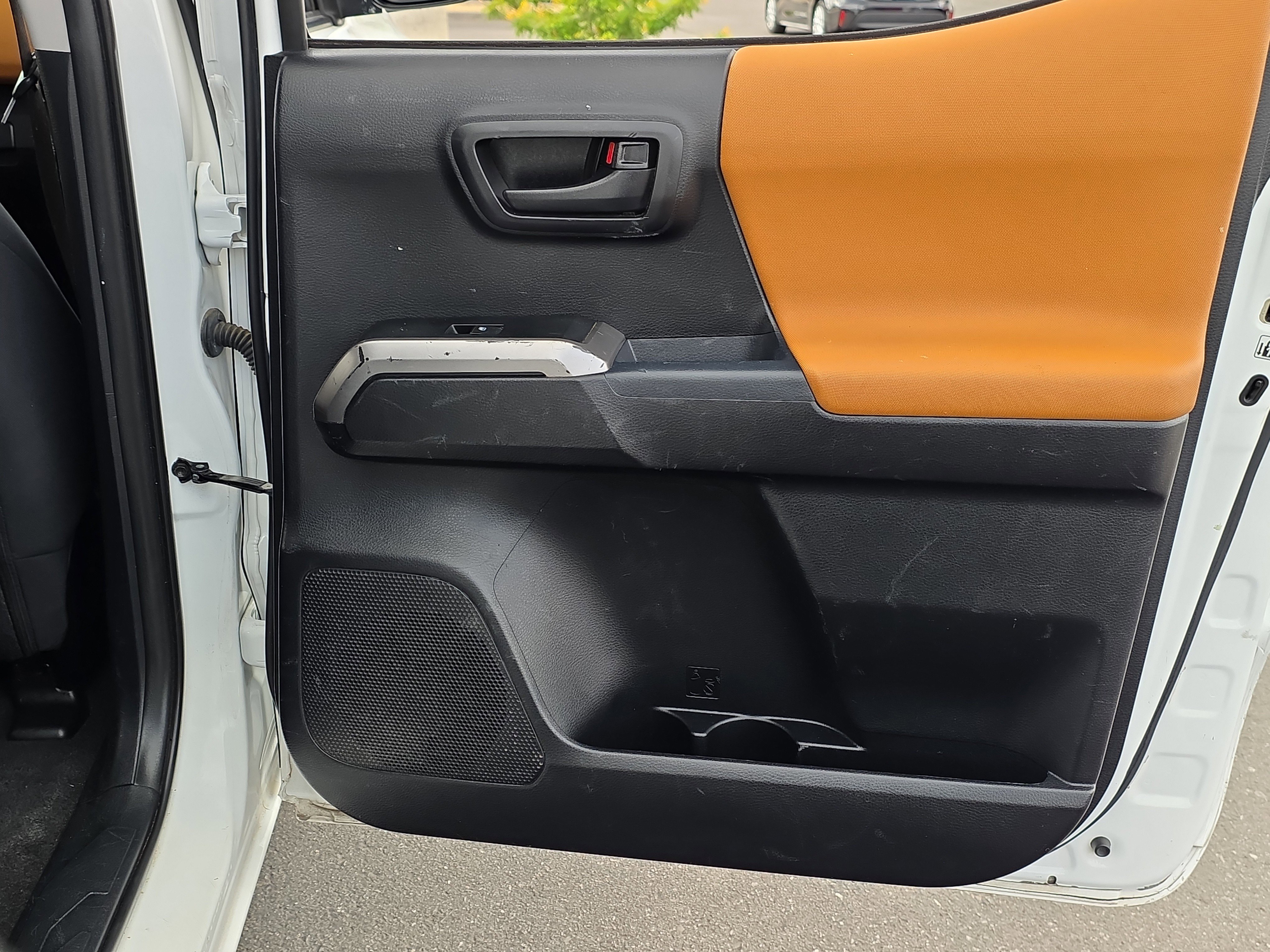 Used 2017 Toyota Tacoma SR5 w/ Tow Package image 28