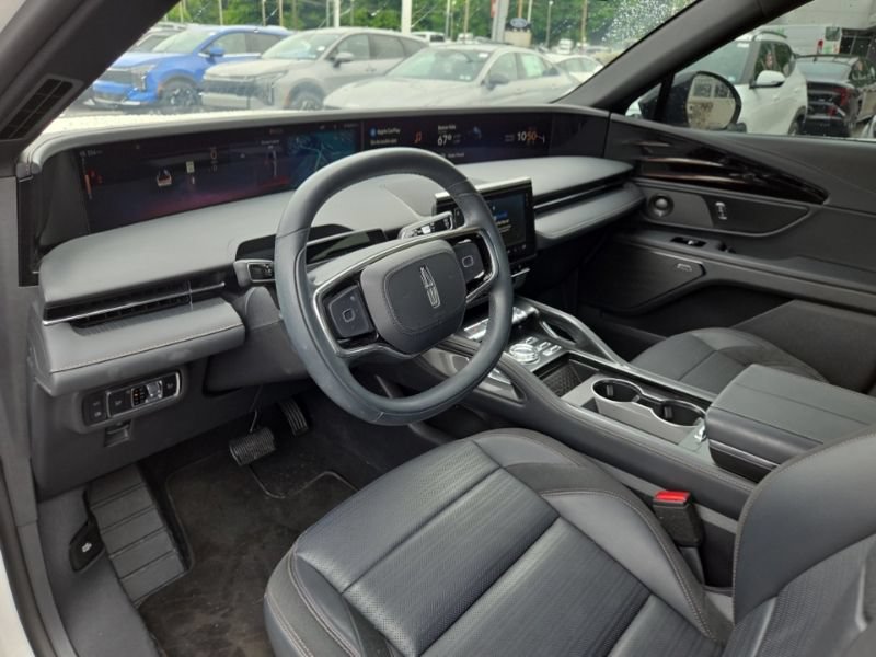 Used 2025 Lincoln Nautilus Reserve w/ Jet Appearance Package AWD/4WD image 10