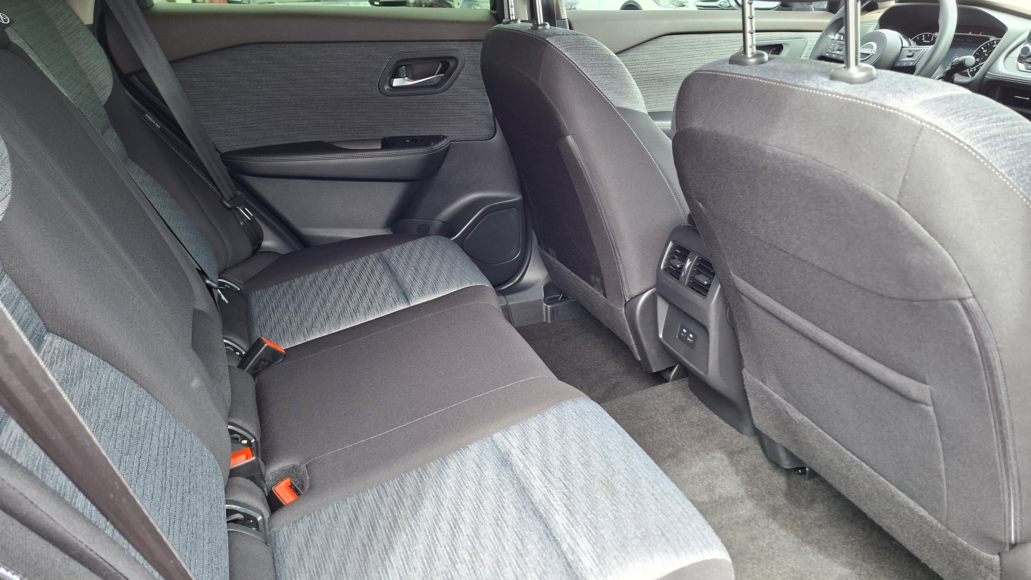 Used 2023 Nissan Rogue SV image 21