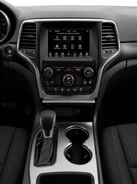 Used 2018 Jeep Grand Cherokee Laredo AWD/4WD image 28