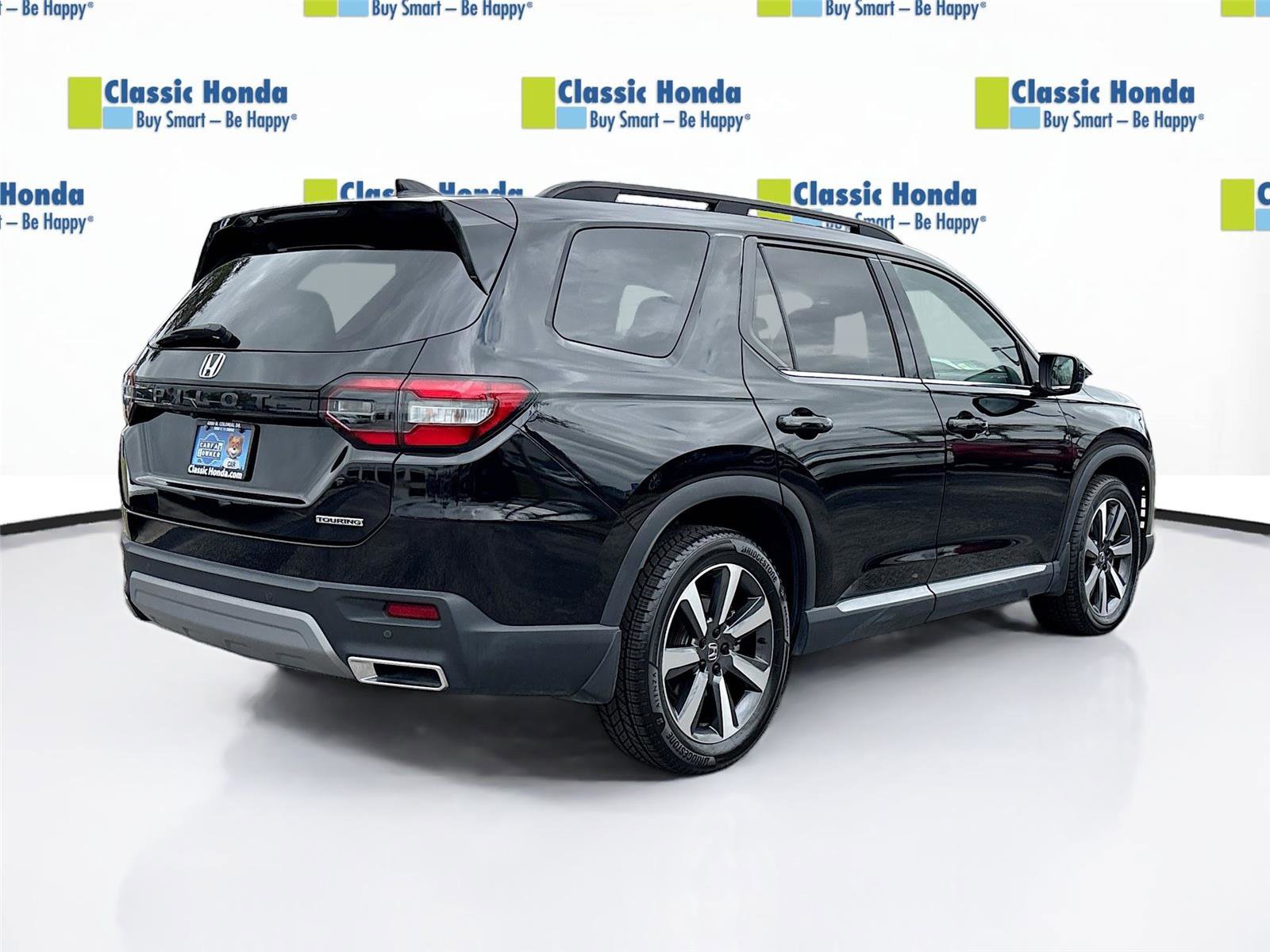 Certified 2025 Honda Pilot Touring image 8