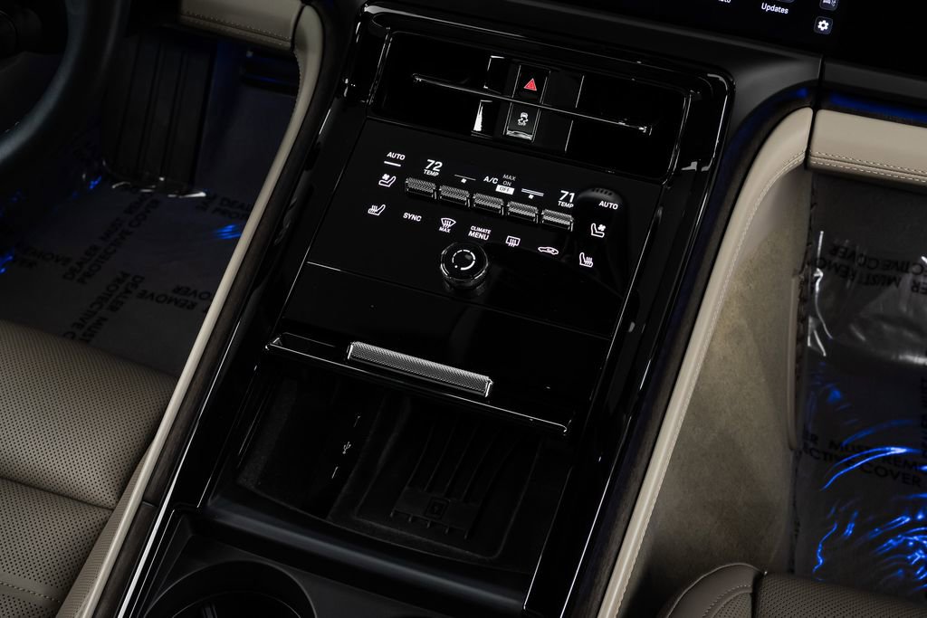 Used 2024 Porsche Panamera 4 image 30