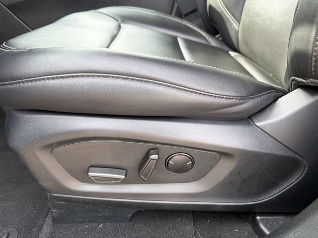 Used 2024 Ford Explorer XLT w/ Equipment Group 202A AWD/4WD image 14