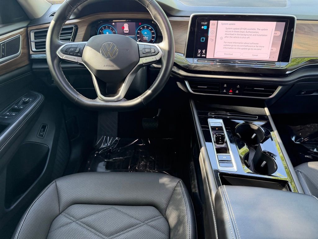 Used 2025 Volkswagen Atlas SE AWD/4WD image 17