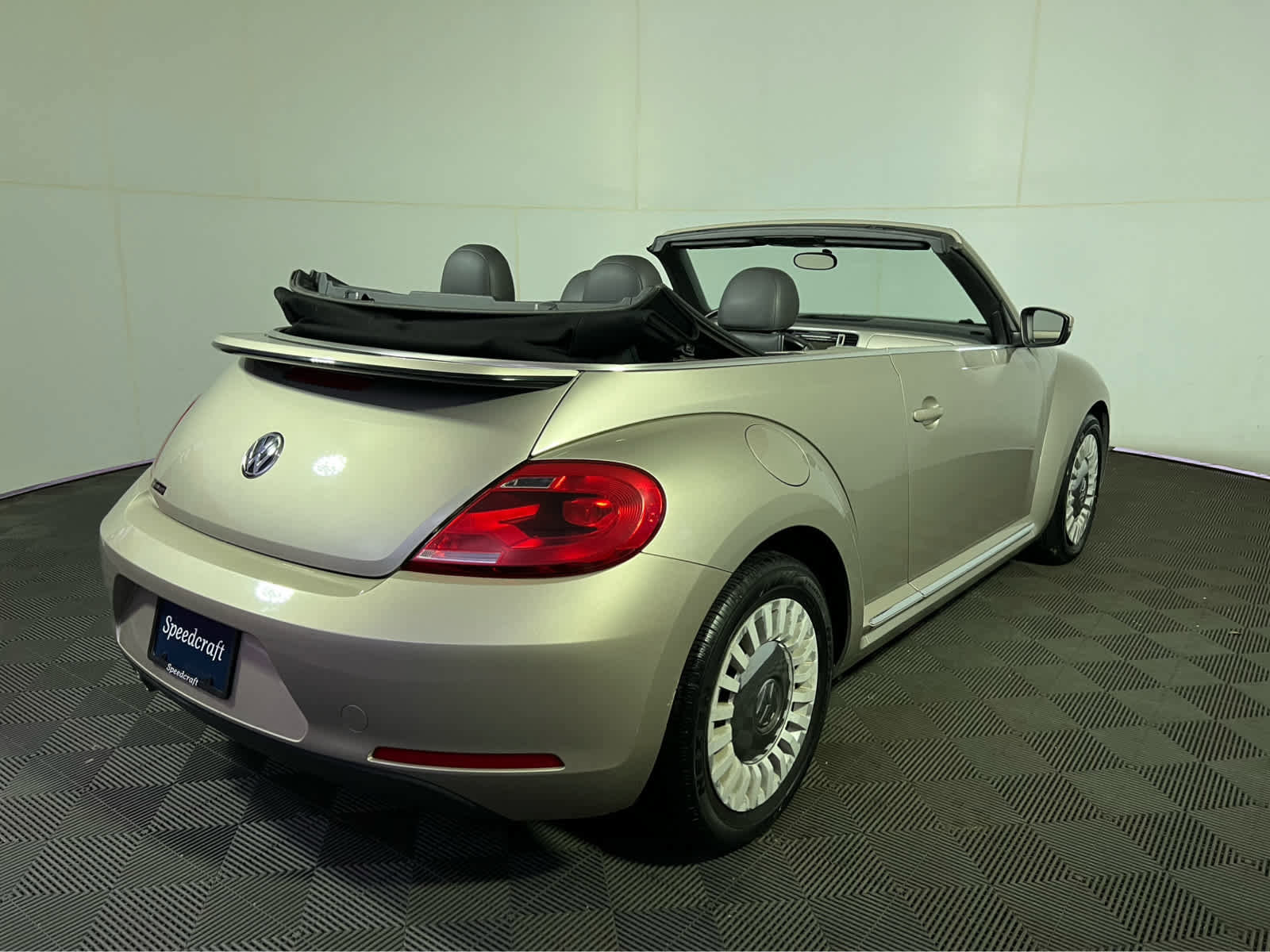 Used 2014 Volkswagen Beetle 2.5 image 7