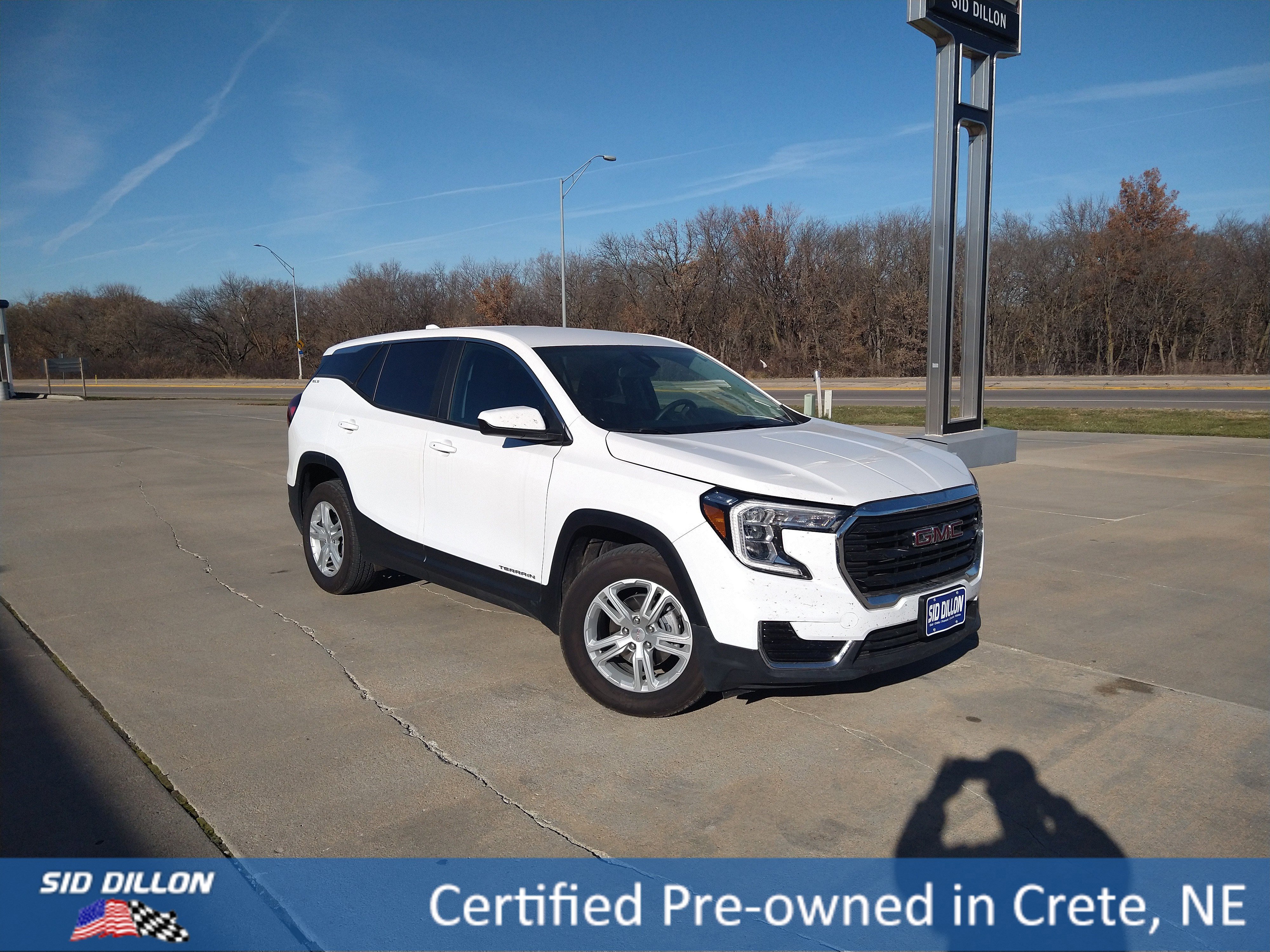 Used 2024 GMC Terrain SLE image 13
