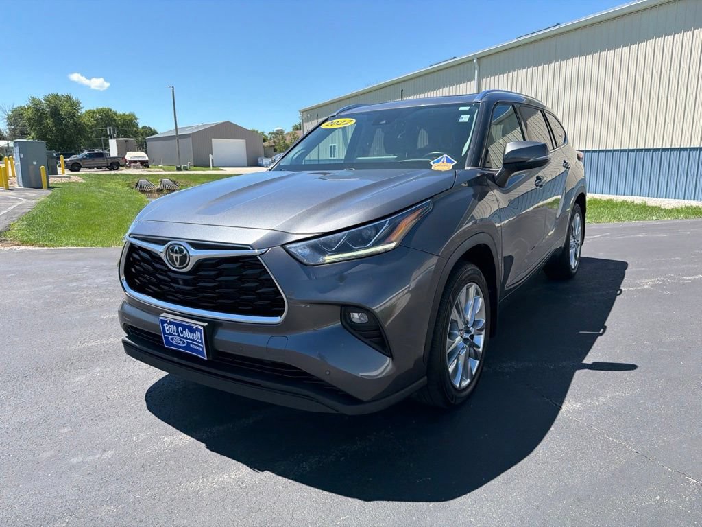 Used 2022 Toyota Highlander Limited AWD/4WD image 8