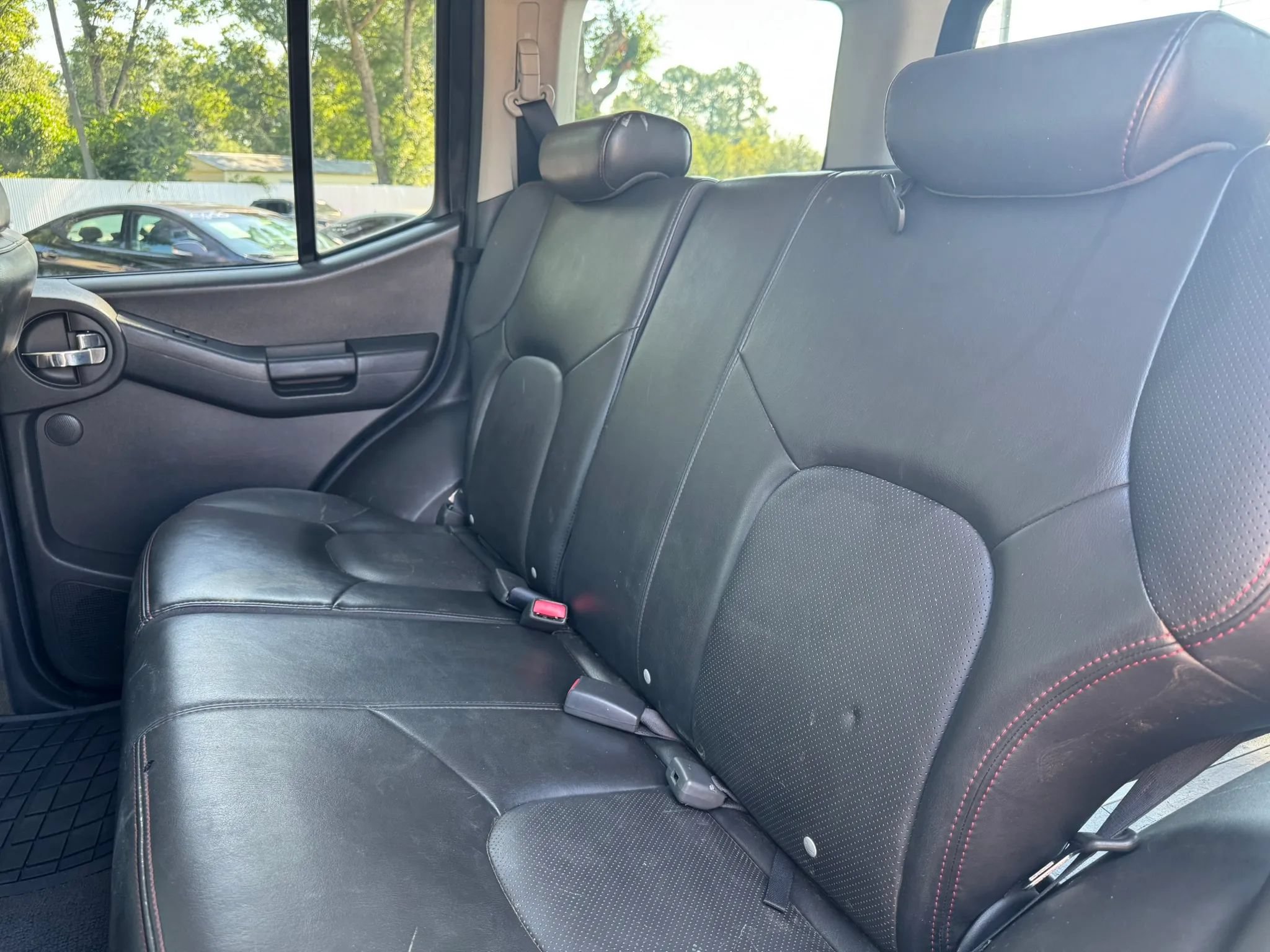 Used 2011 Nissan Xterra PRO-4X w/ Pro-4x Leather Pkg AWD/4WD image 12