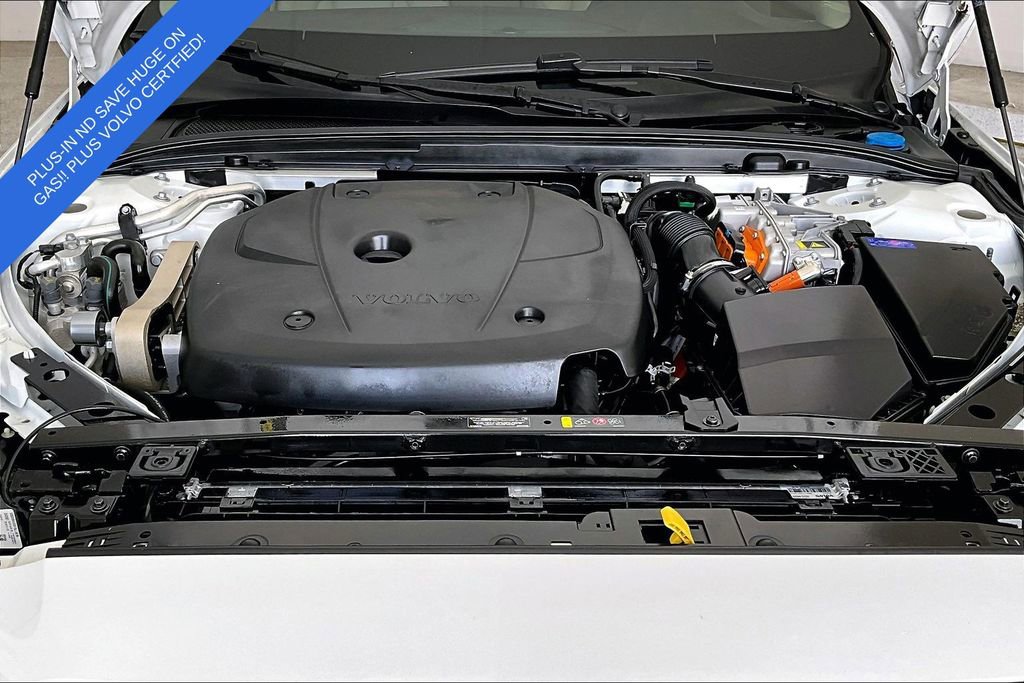 Certified 2025 Volvo S60 T8 Plus AWD/4WD image 13