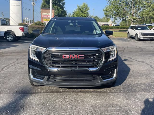 Used 2024 GMC Terrain SLE w/ Driver Convenience Package FWD image 2