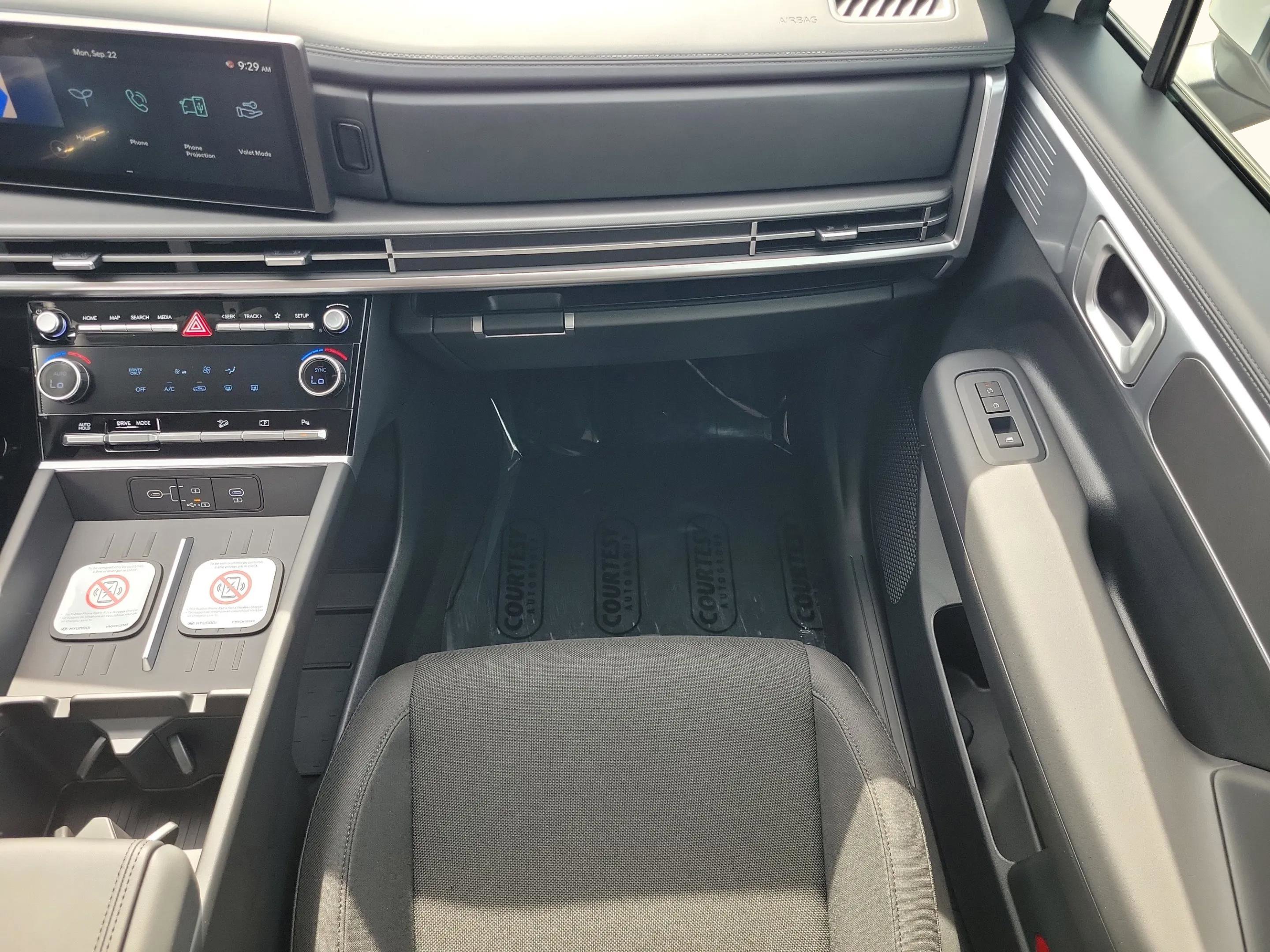 New 2026 Hyundai Santa Fe SE image 6