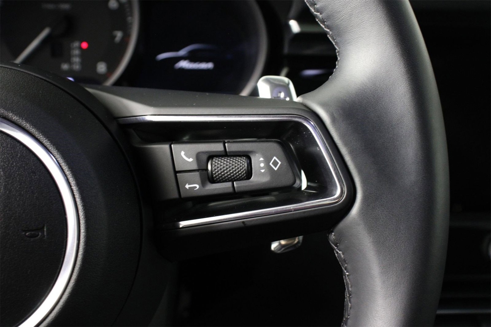 Used 2025 Porsche Macan image 15