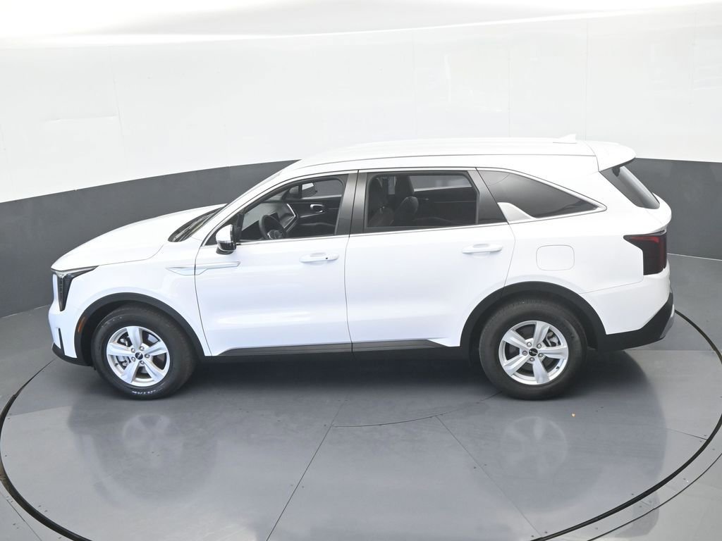 Used 2025 Kia Sorento LX image 45