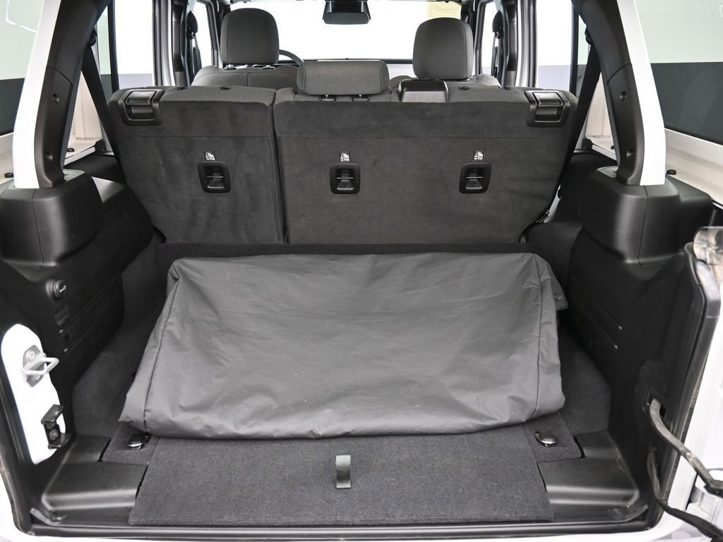 Used 2025 Jeep Wrangler Unlimited Sahara image 14