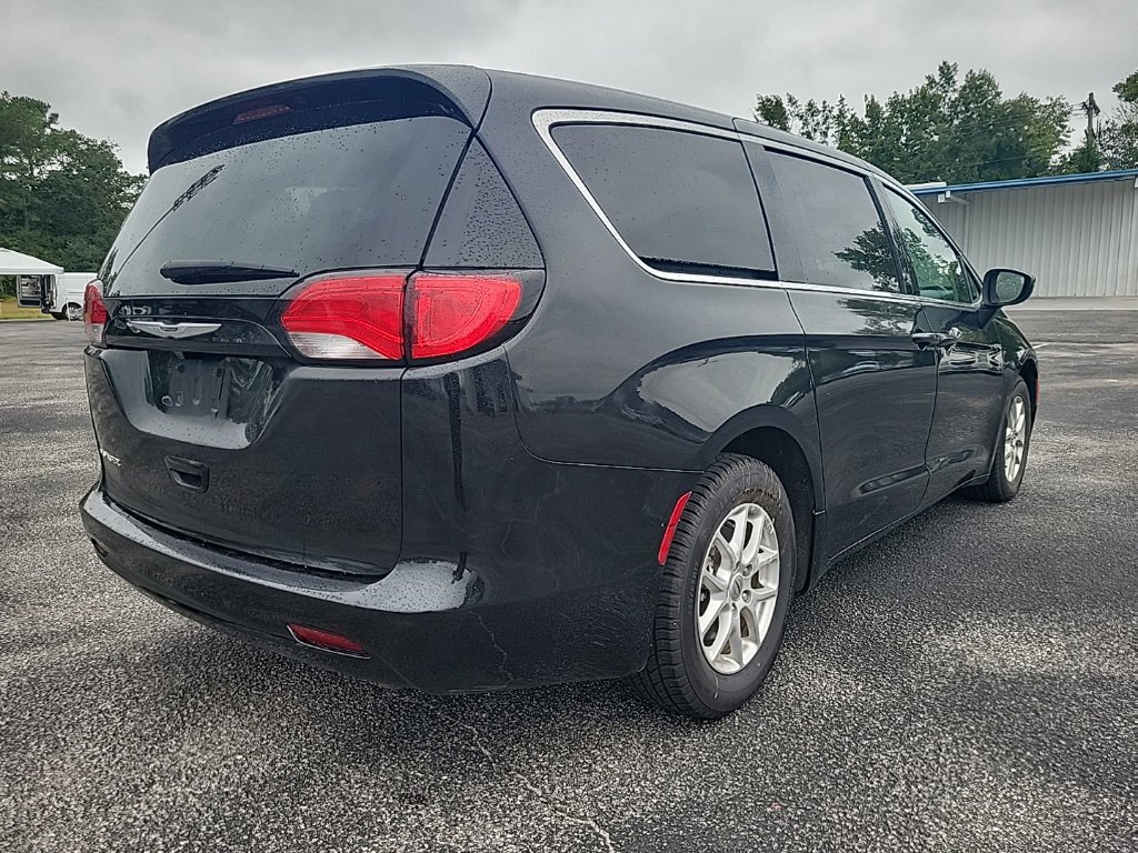 Used 2023 Chrysler Voyager LX FWD image 7