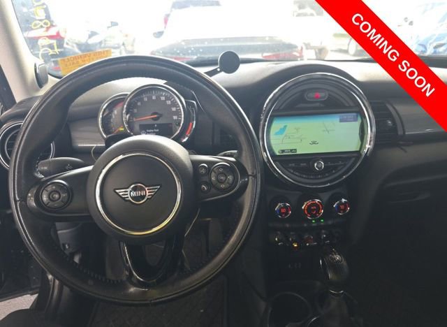 Used 2018 MINI Cooper 4-Door Hardtop w/ Premium Package image 10