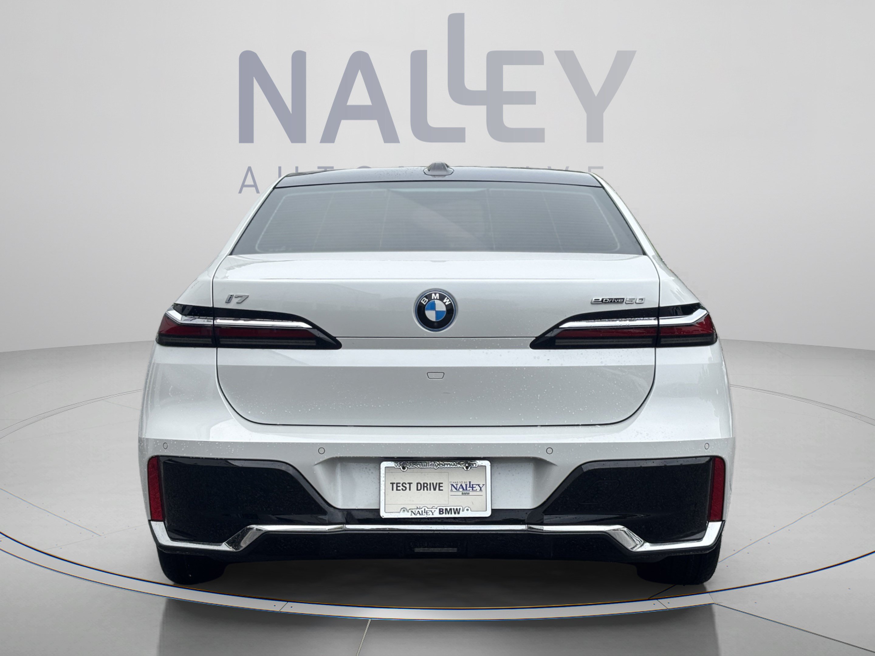 Certified 2024 BMW i7 eDrive50 w/ M Sport Package RWD image 3