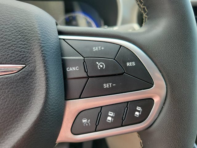 Used 2024 Chrysler Pacifica Touring-L FWD image 29