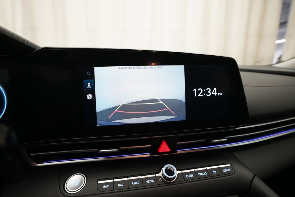 Used 2025 Hyundai Elantra Limited image 19