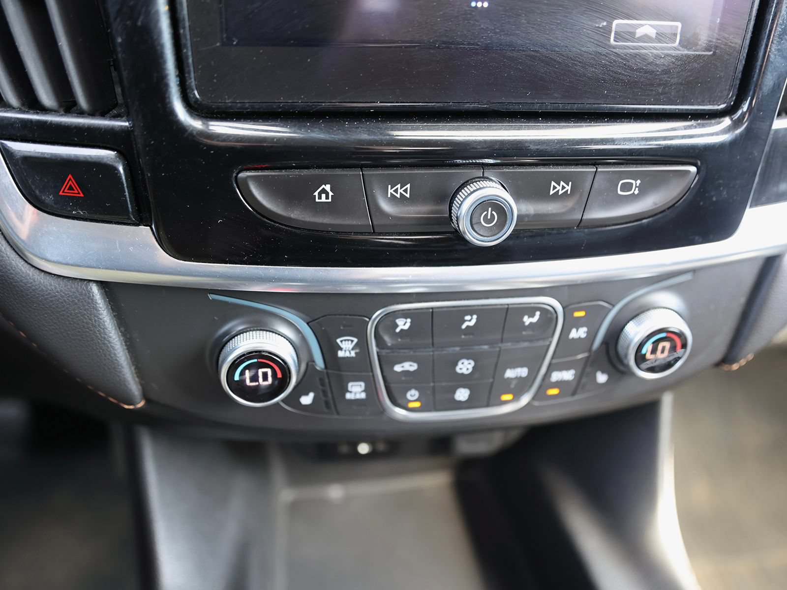 Used 2019 Chevrolet Traverse RS w/ LPO, Floor Liner Package AWD/4WD image 29