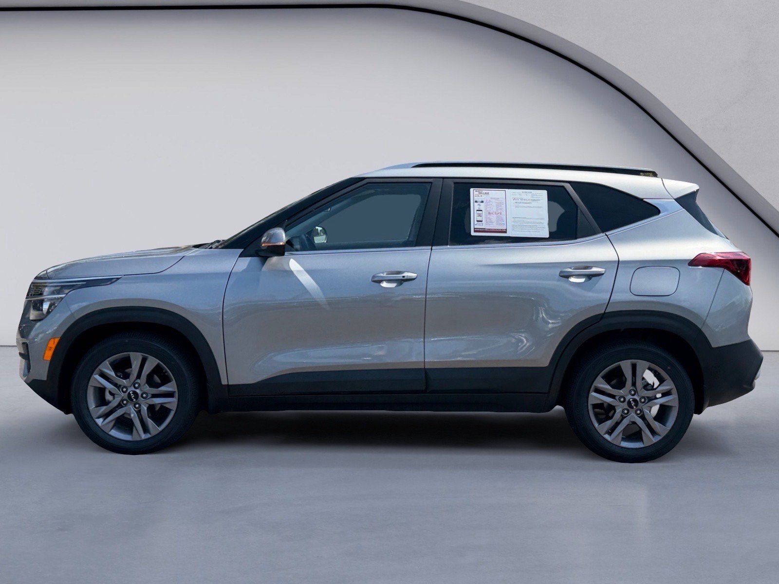 Used 2023 Kia Seltos S FWD image 2