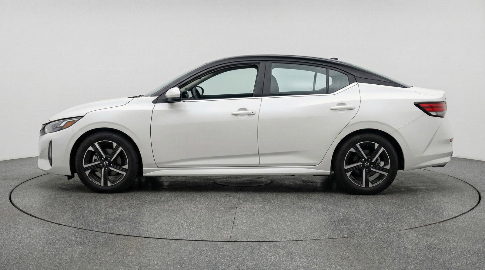 Used 2025 Nissan Sentra SV image 5