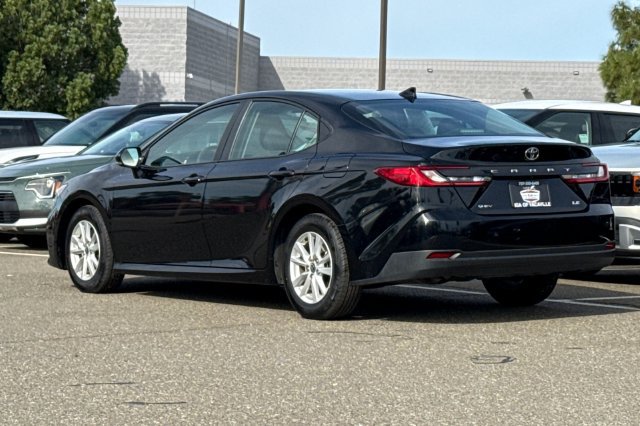 Used 2025 Toyota Camry LE FWD image 8