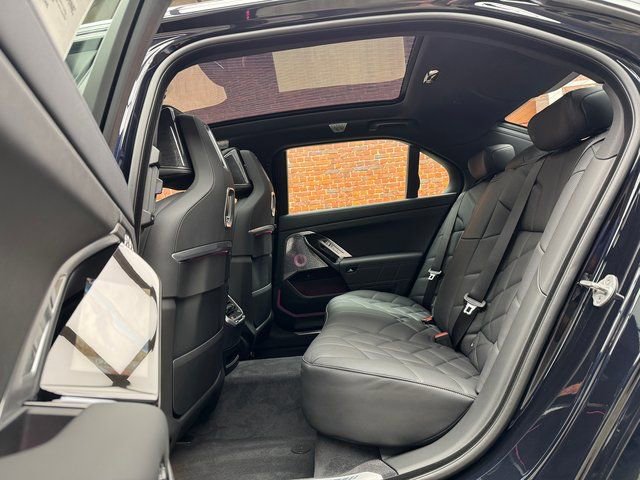 Used 2026 BMW 760i xDrive image 23