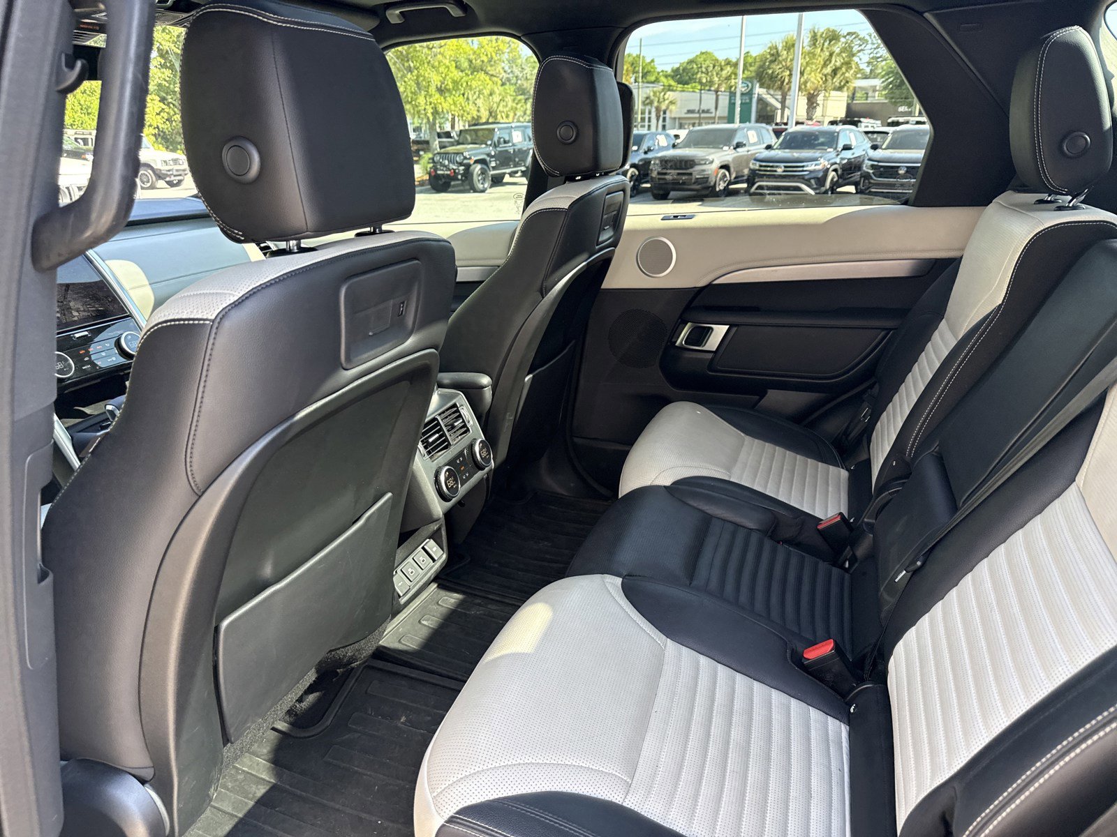 Used 2021 Land Rover Discovery S R-Dynamic AWD/4WD image 29
