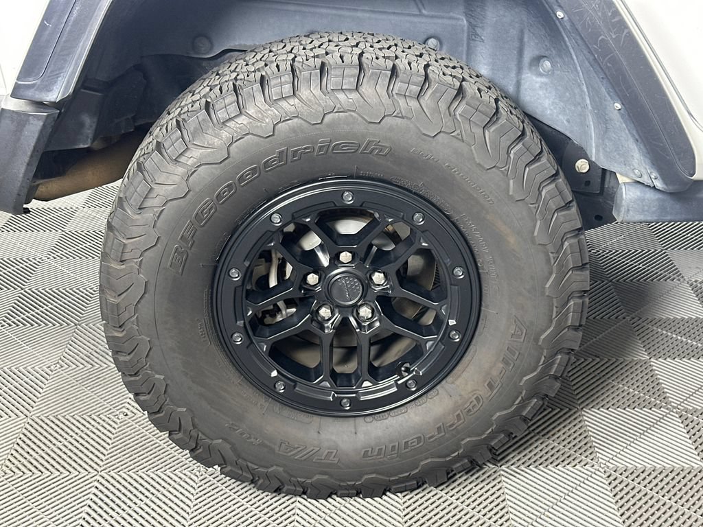 Used 2022 Jeep Wrangler Unlimited Sport w/ Xtreme Recon 35" Tire Package AWD/4WD image 17