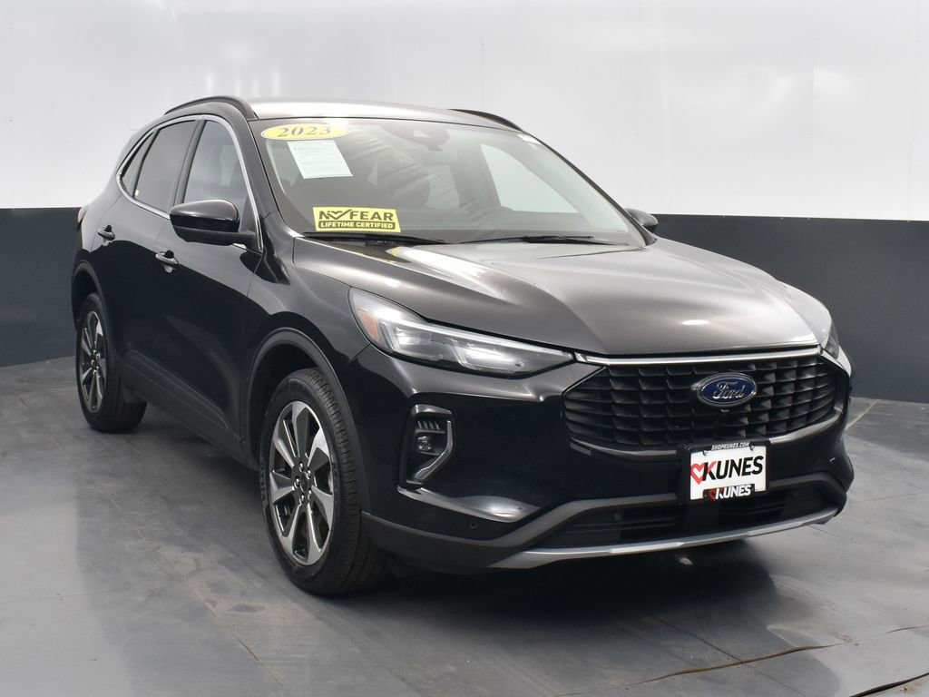 Used 2023 Ford Escape Platinum image 5