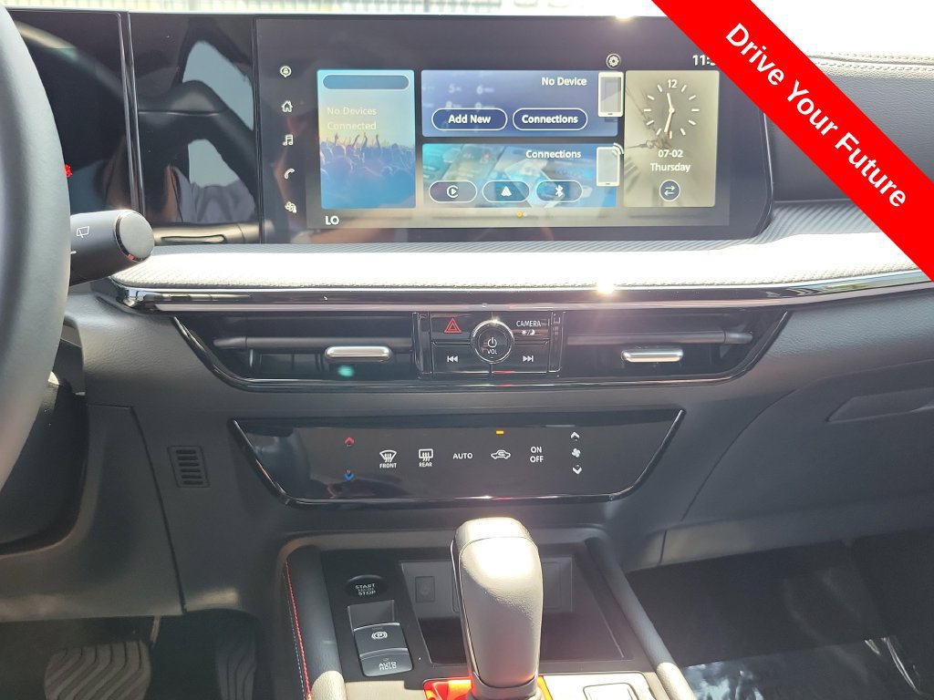 Used 2025 Nissan Kicks SR FWD image 15