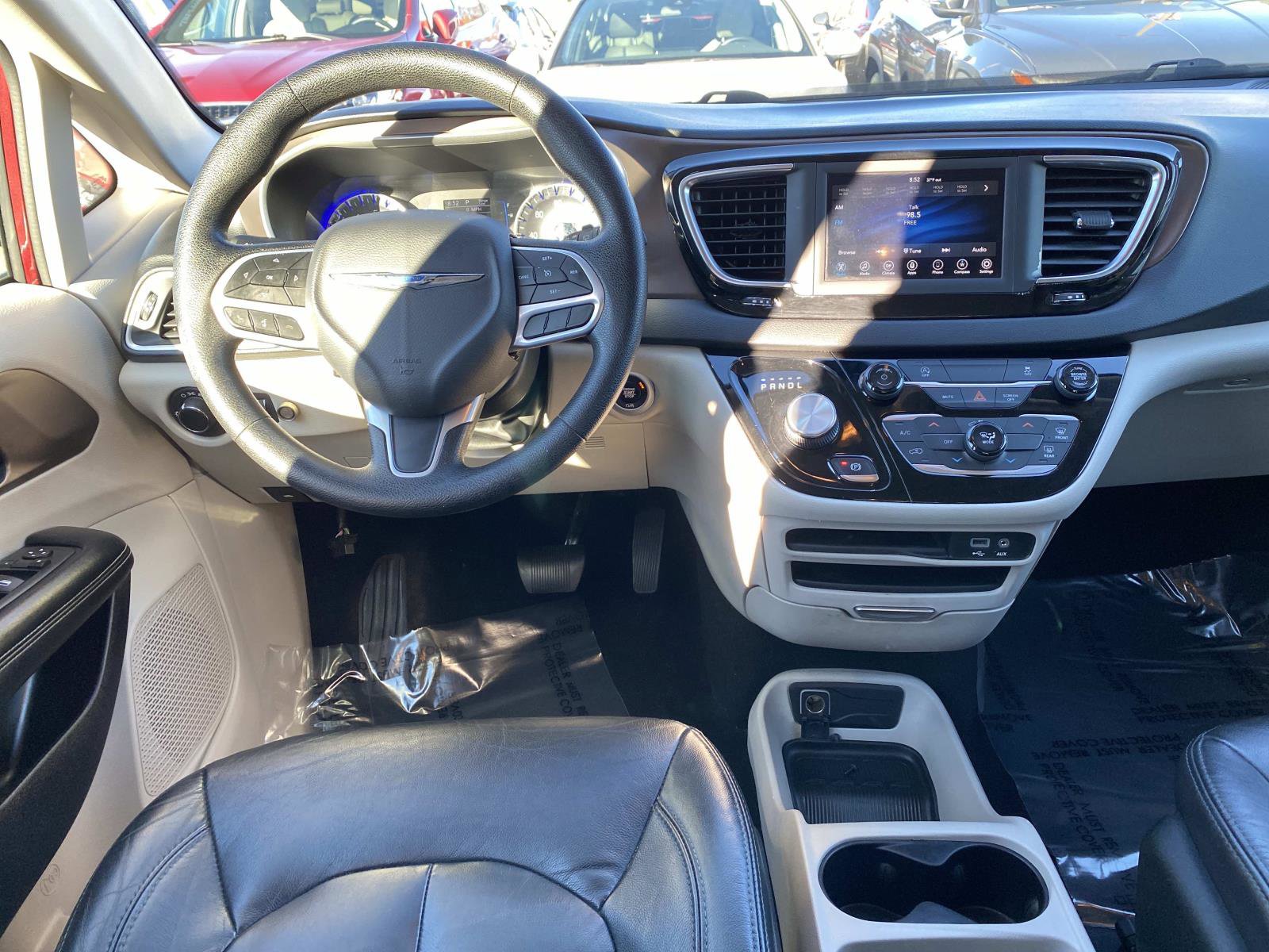 Used 2020 Chrysler Voyager L image 10