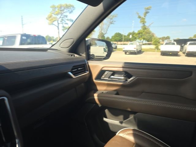 Used 2025 GMC Yukon Denali Ultimate image 21