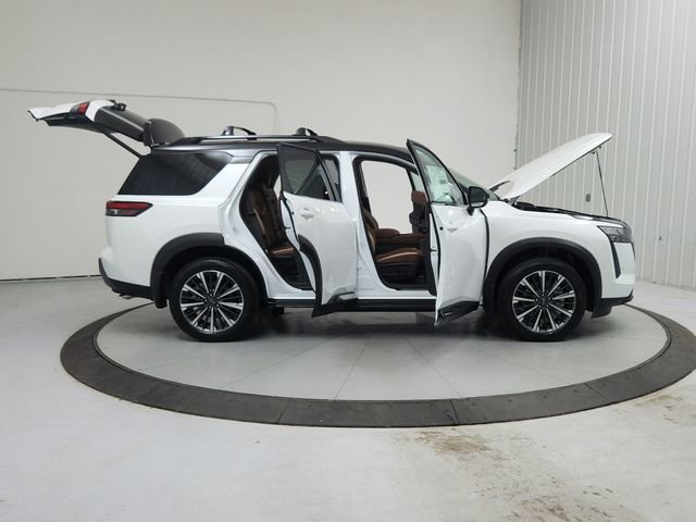 New 2026 Nissan Pathfinder Platinum w/ Cargo Package AWD/4WD image 16