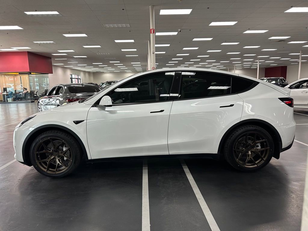 Used 2021 Tesla Model Y Long Range image 4