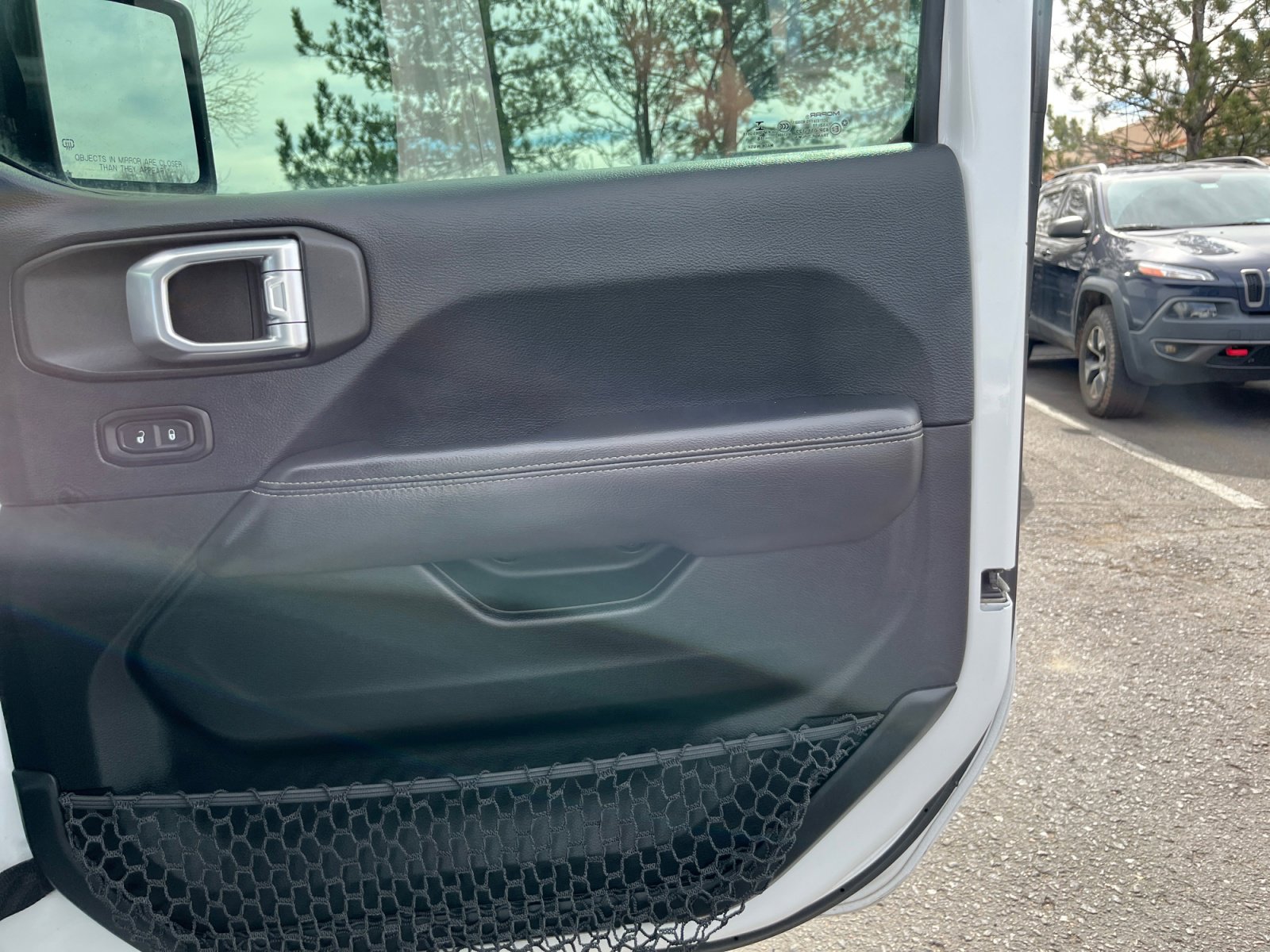 Used 2018 Jeep Wrangler Unlimited Sahara image 16