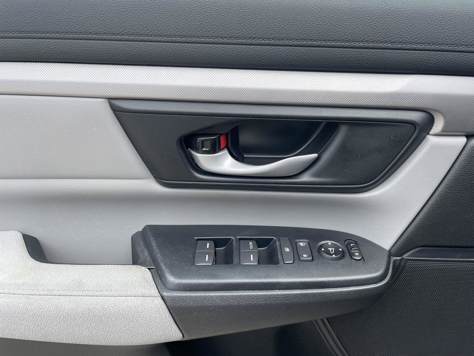 Used 2018 Honda CR-V LX image 16