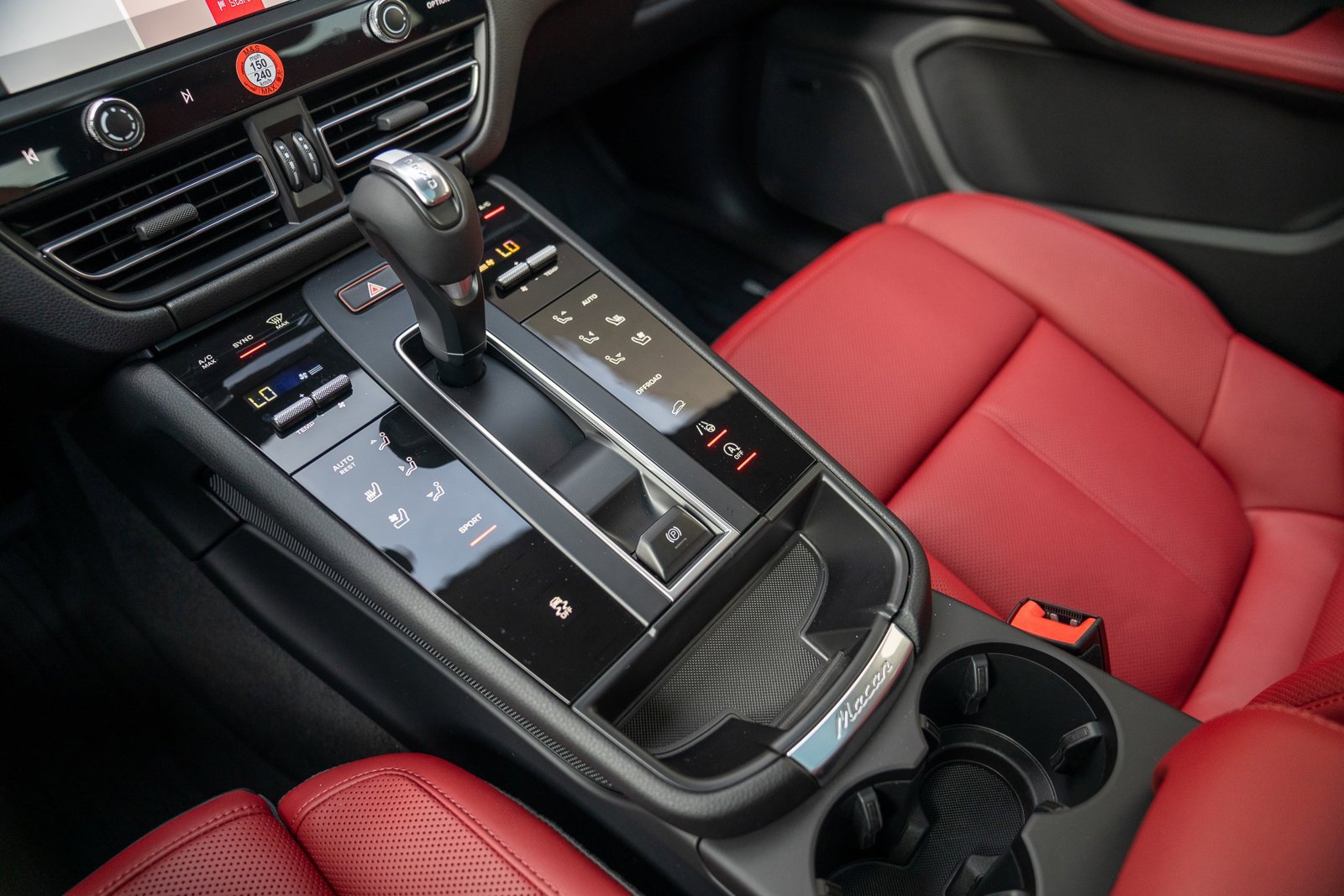 Certified 2026 Porsche Macan AWD/4WD image 20