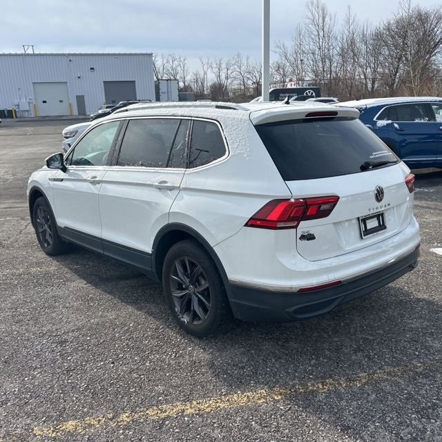 Used 2022 Volkswagen Tiguan SE w/ Panoramic Sunroof Package image 6