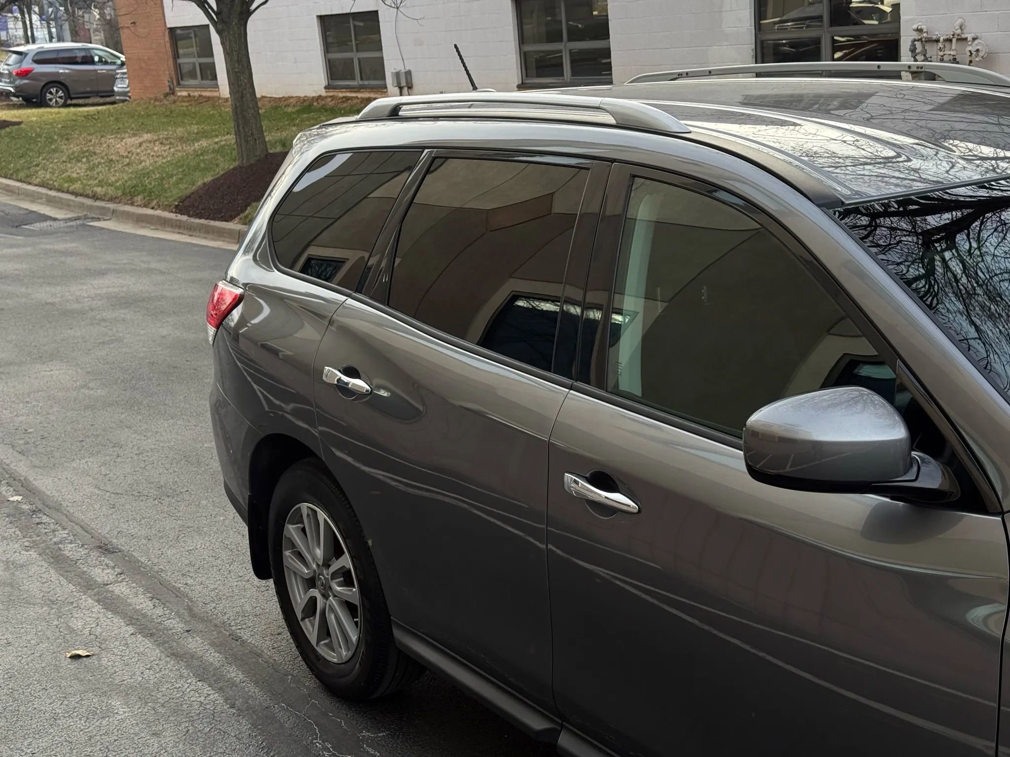 Used 2016 Nissan Pathfinder SV image 12