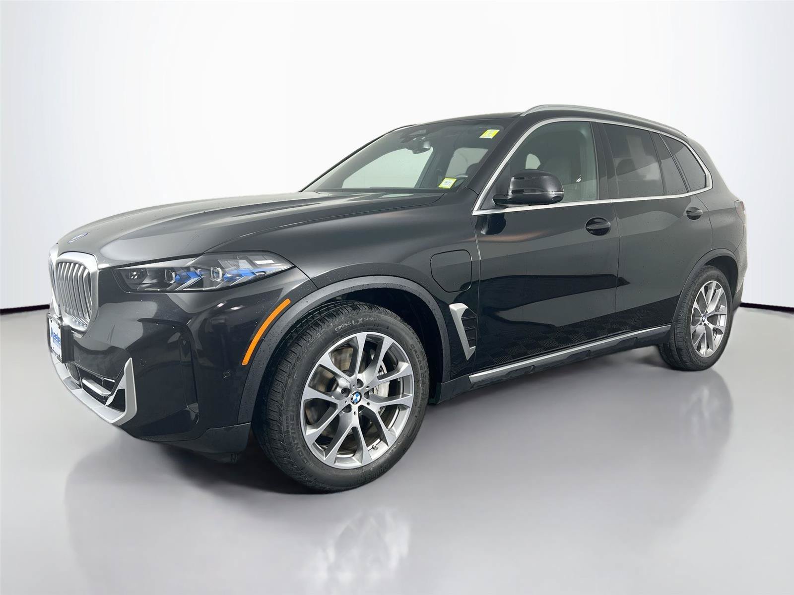 Used 2026 BMW X5 xDrive50e w/ Climate Comfort Package AWD/4WD image 2