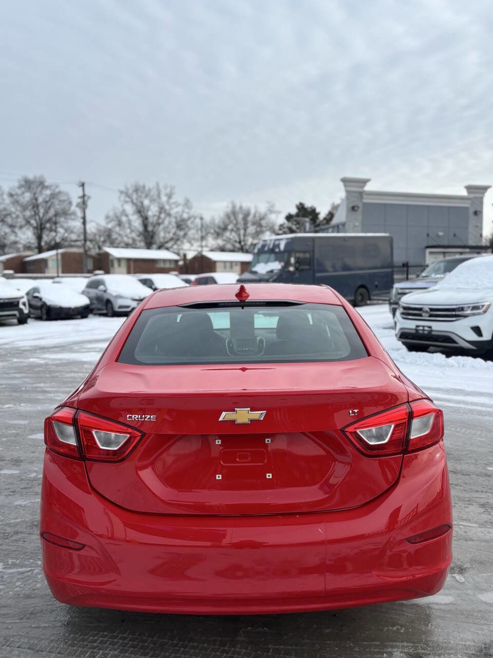 Used 2017 Chevrolet Cruze LT w/ Convenience Package FWD image 4
