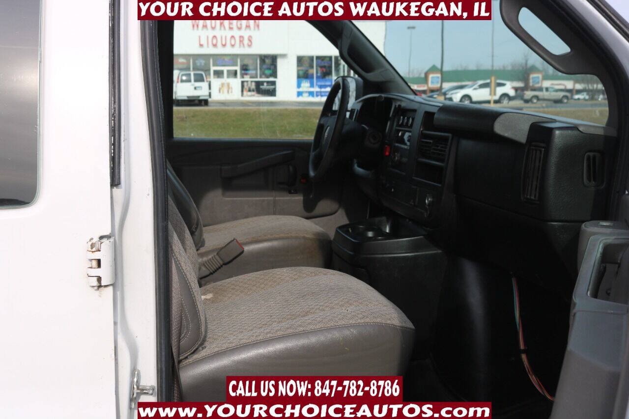 Used 2017 GMC Savana 2500 RWD image 30