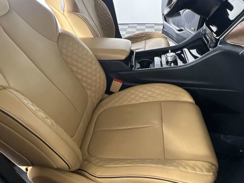 Used 2023 Jeep Grand Cherokee Summit w/ Luxury Tech Group V image 29