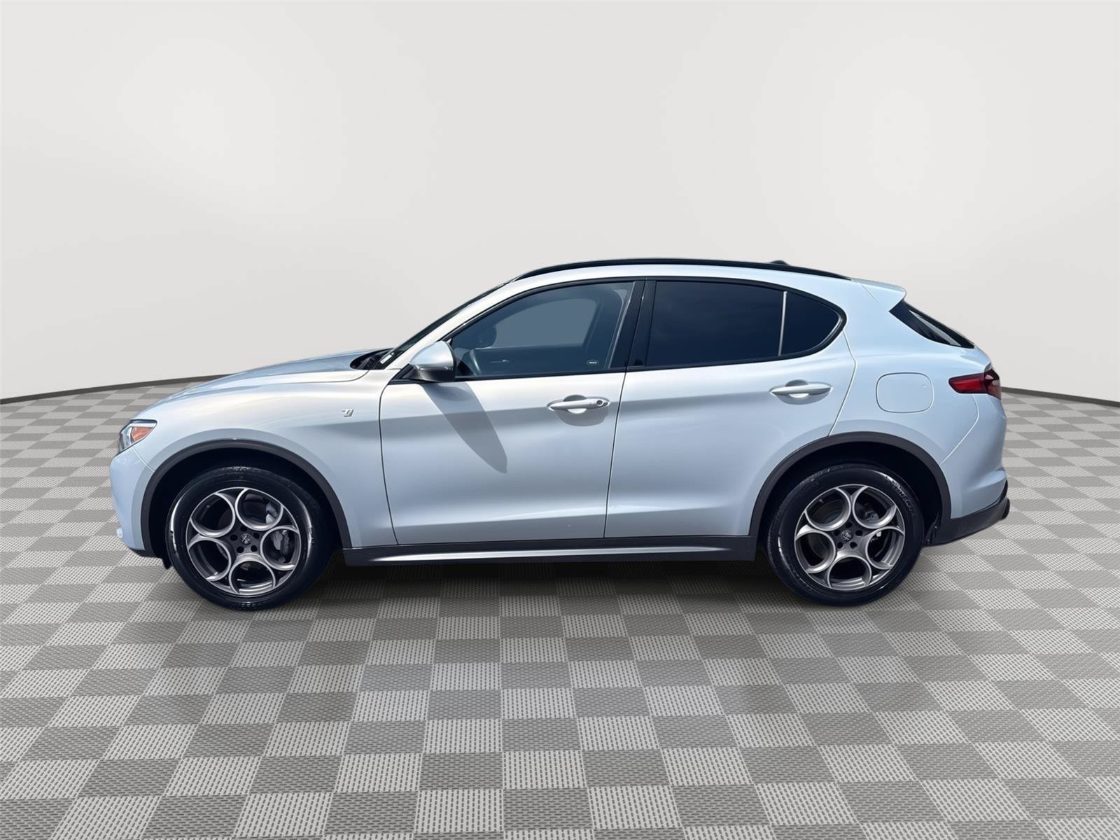 Used 2023 Alfa Romeo Stelvio Ti AWD/4WD image 9